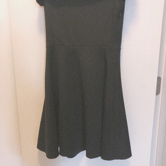 Black petite dress - Picture 3 of 4